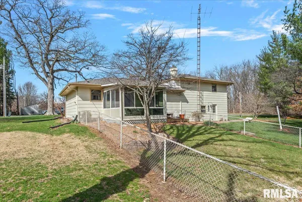 $295,000 | 2 Linda Lane, Taylorville, IL 62568