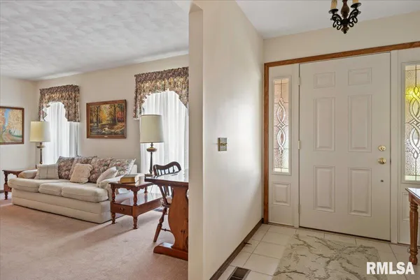 $295,000 | 2 Linda Lane, Taylorville, IL 62568