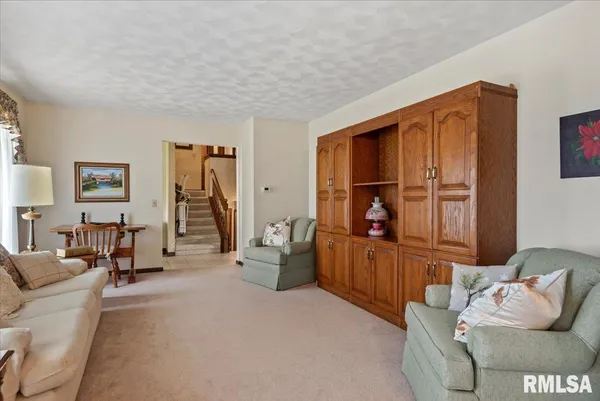 $295,000 | 2 Linda Lane, Taylorville, IL 62568