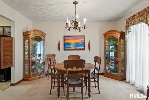 $295,000 | 2 Linda Lane, Taylorville, IL 62568