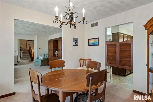 $295,000 | 2 Linda Lane, Taylorville, IL 62568