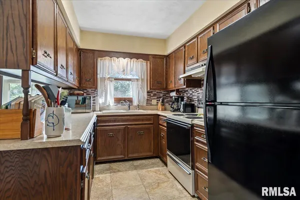 $295,000 | 2 Linda Lane, Taylorville, IL 62568