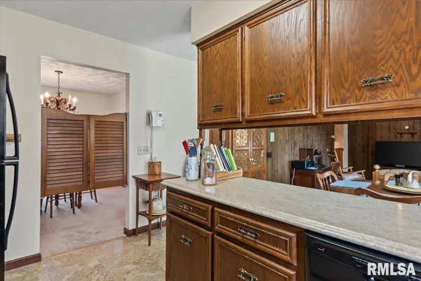 $295,000 | 2 Linda Lane, Taylorville, IL 62568