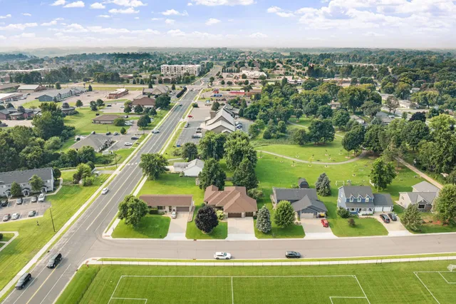 $2,700 | 1008 3rd Street Northeast, New Prague, MN 56071