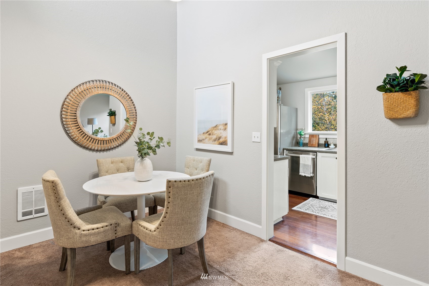 820 Cady Road, Unit C302 Everett, WA 98203 - Photo 3 of 25 a dining room with furniture and a mirror