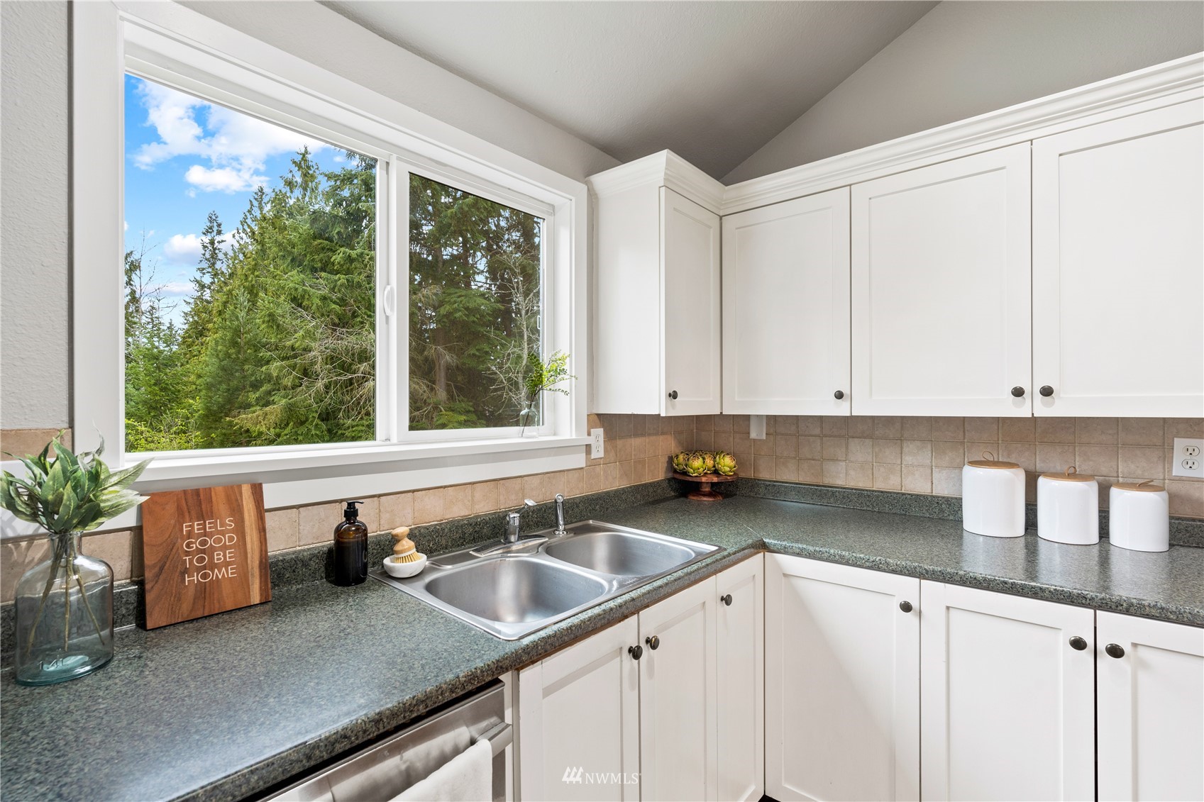 820 Cady Road, Unit C302 Everett, WA 98203 - Photo 5 of 25 a kitchen with a sink and a window