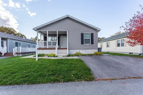 $269,900 | 37 Bluejay Street, Tiverton, RI 02878