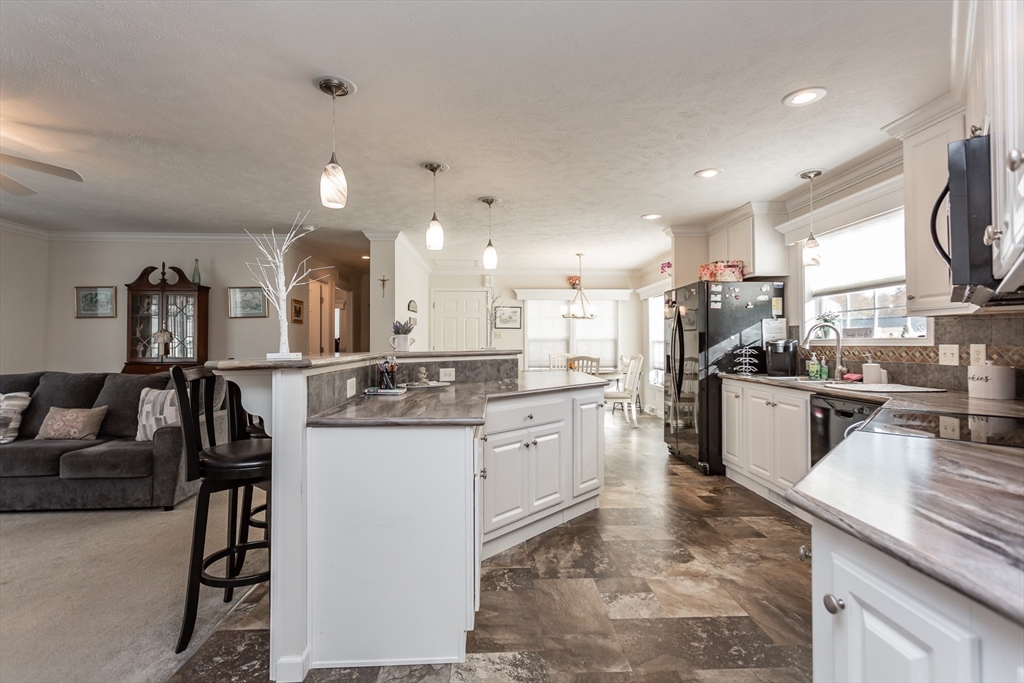 37 Bluejay Street Tiverton, RI 02878 - Photo 7 of 24