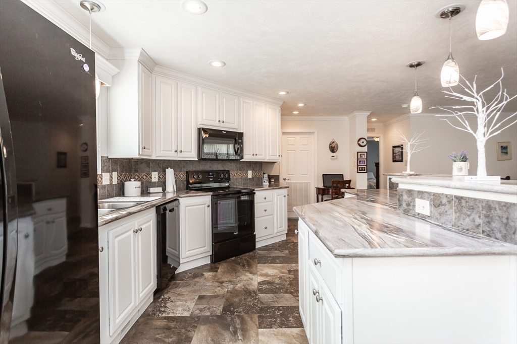 37 Bluejay Street Tiverton, RI 02878 - Photo 9 of 24