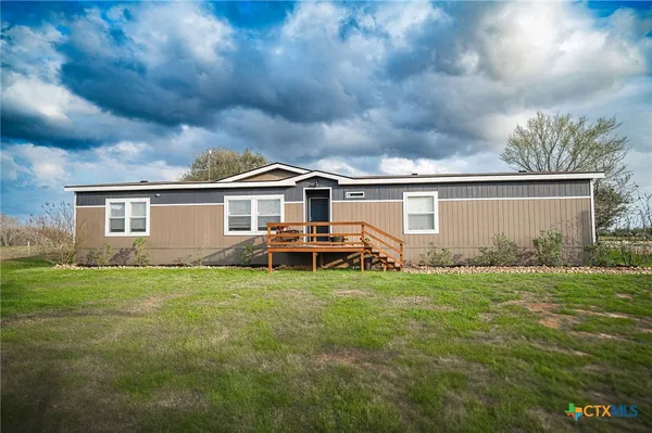 $438,000 | 1689 County Road 315, Yoakum, TX 77995
