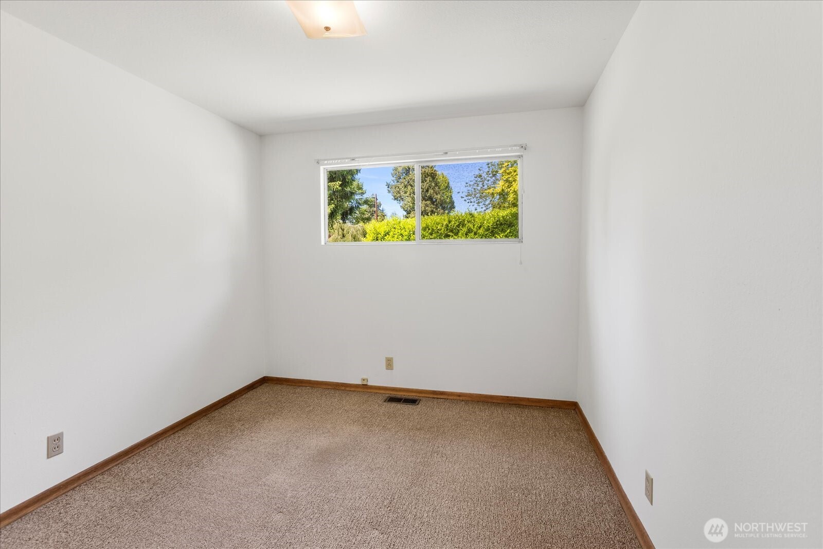 1420 Olympic Avenue Edmonds, WA 98020 - Photo 23 of 40 a view of small space