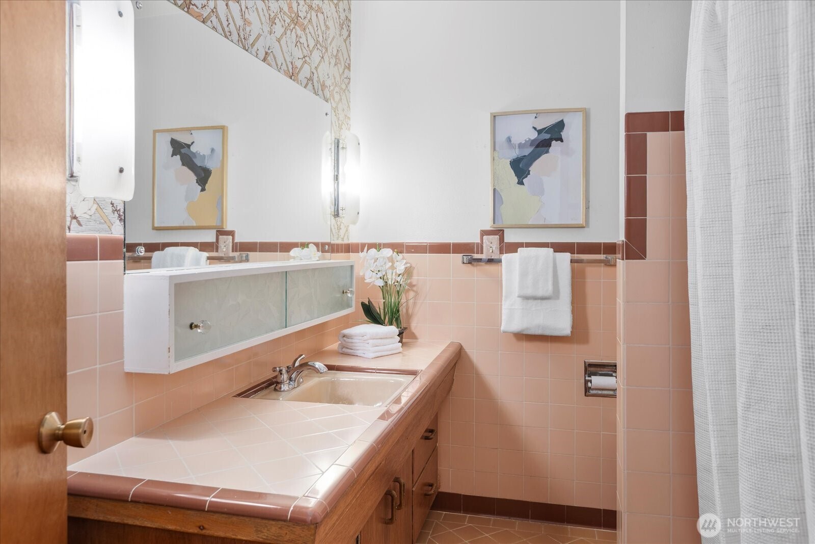 1420 Olympic Avenue Edmonds, WA 98020 - Photo 26 of 40 a bathroom with a sink vanity and mirror