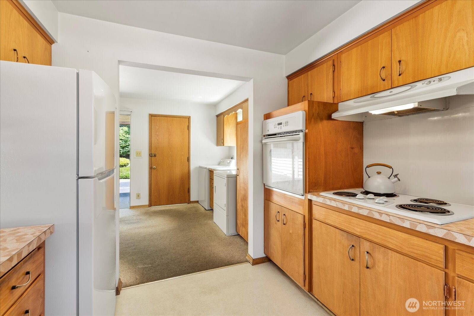 1420 Olympic Avenue Edmonds, WA 98020 - Photo 28 of 40 a kitchen with stainless steel appliances granite countertop a refrigerator and a stove