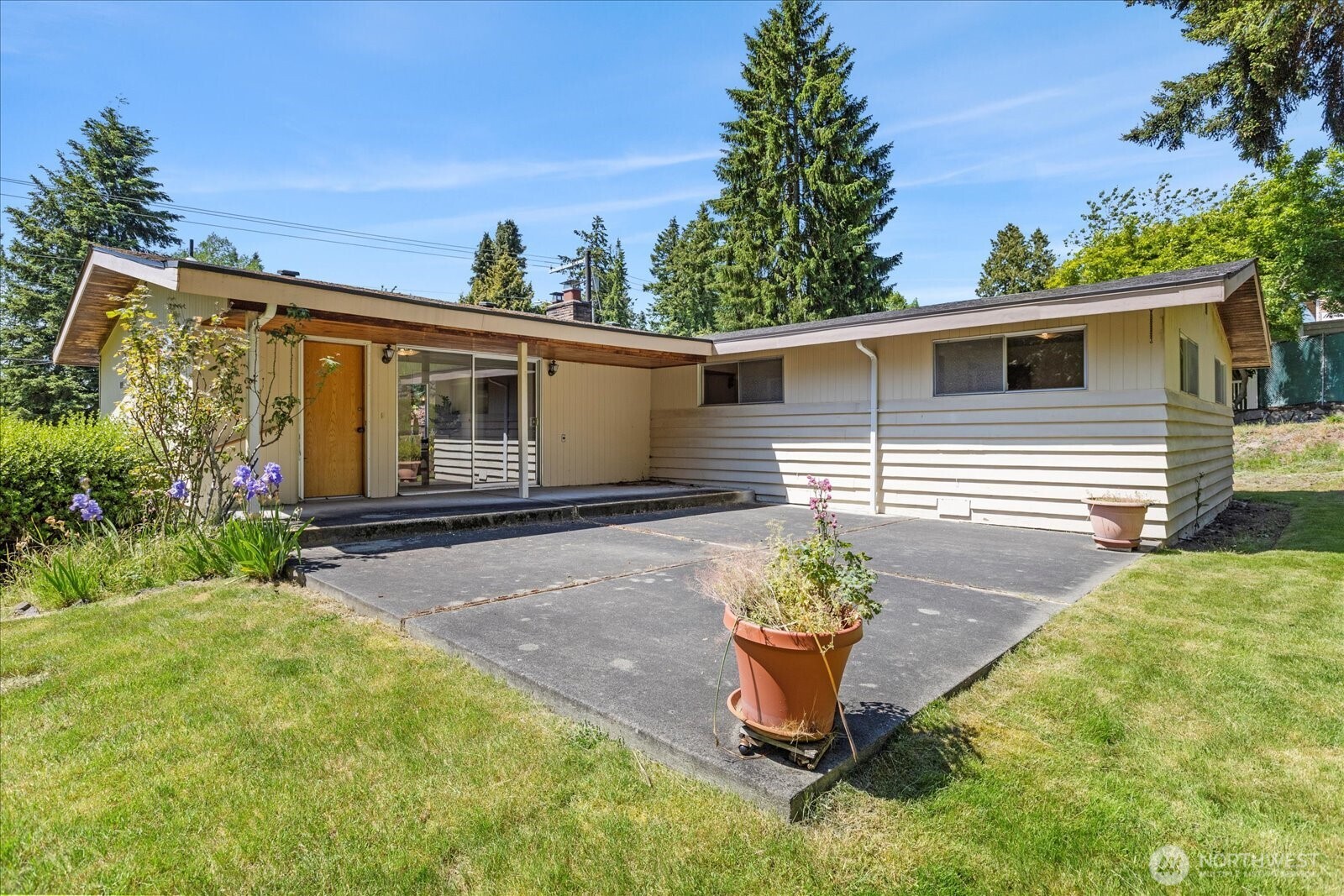 1420 Olympic Avenue Edmonds, WA 98020 - Photo 36 of 40 a view of a backyard with plants and a patio