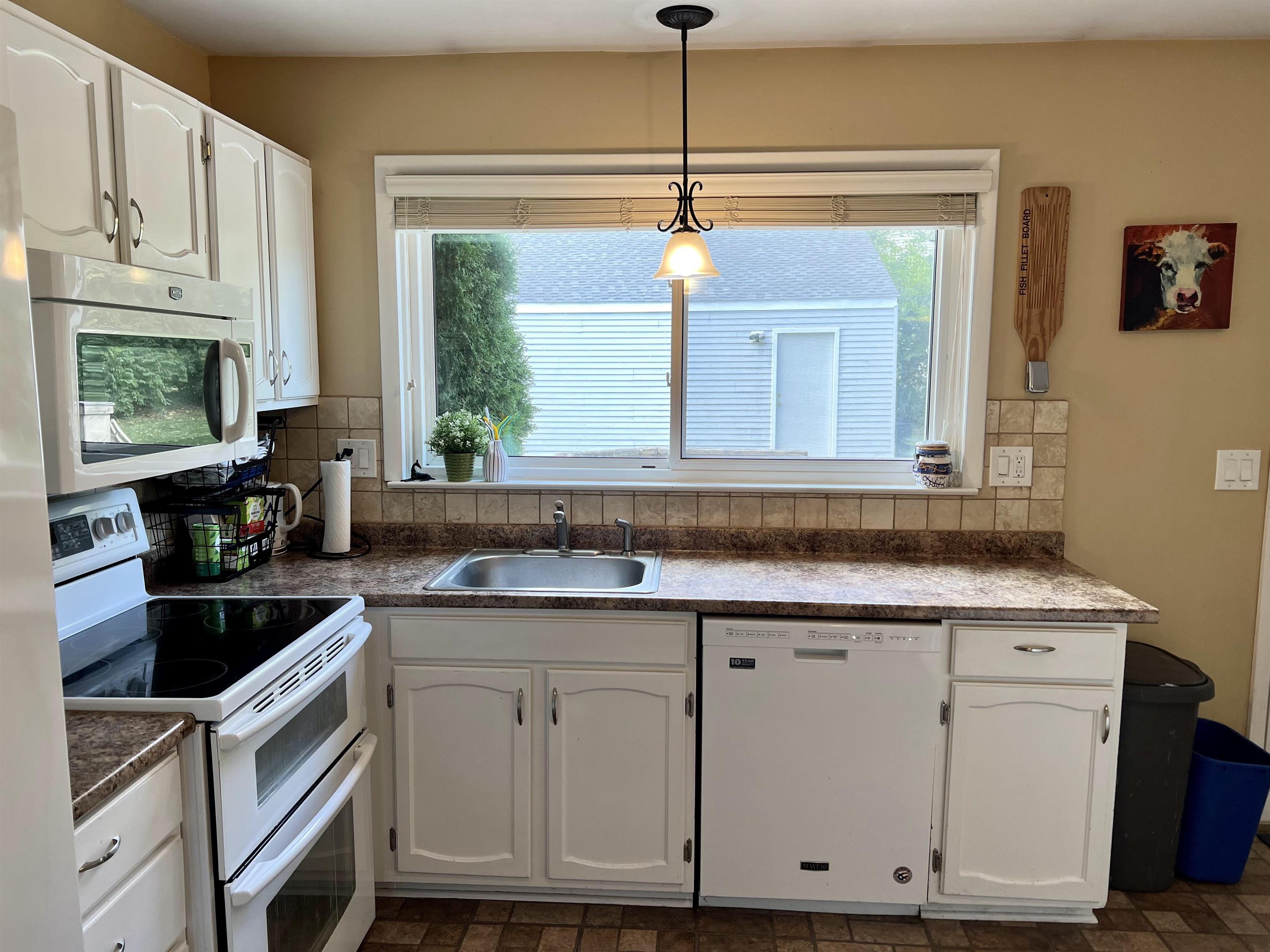 748 Bolinger Street Rochester, MI 48307 - Photo 6 of 34 50092850-5.JPG