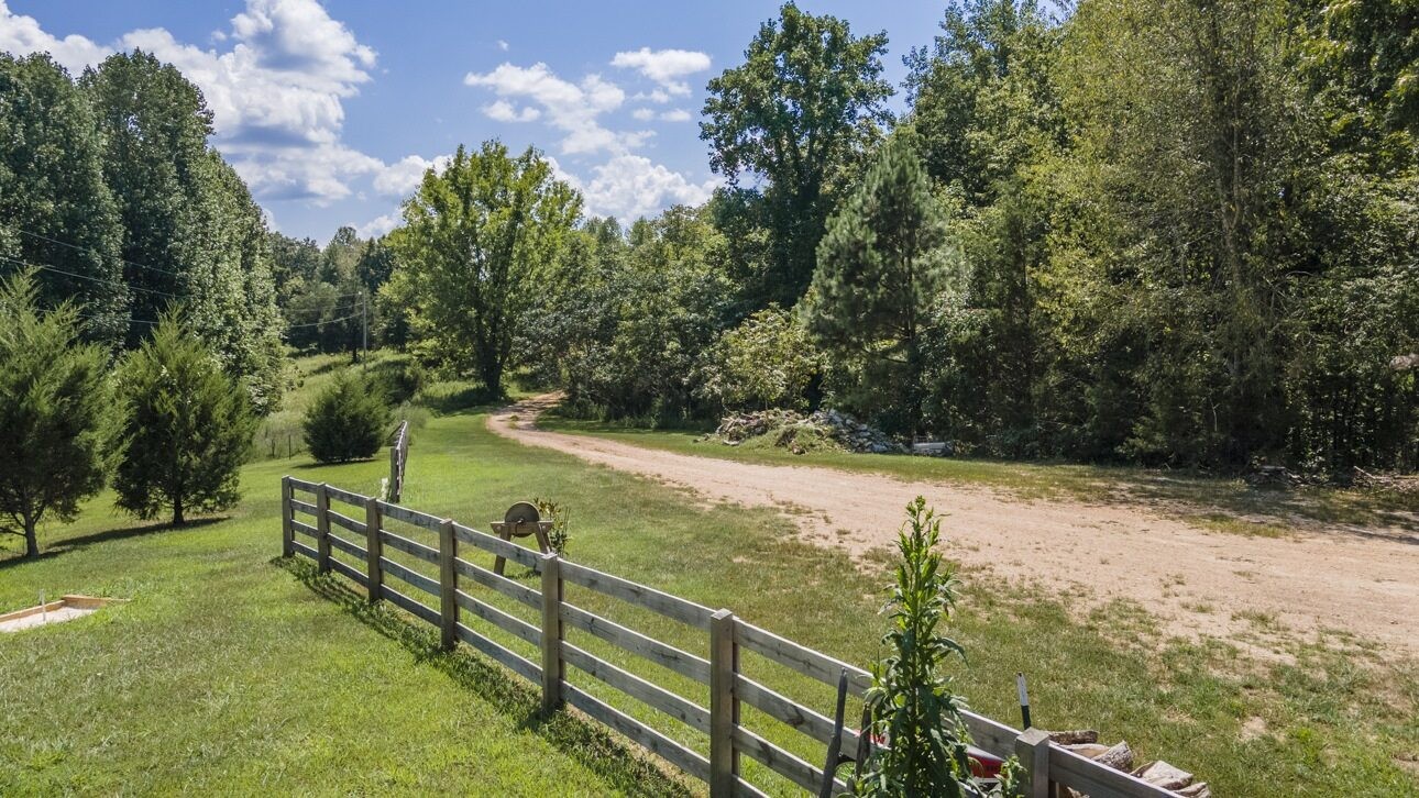 5656 Walter King Road Franklin, TN 37064 - Photo 16 of 36 a view of a pathway with a yard