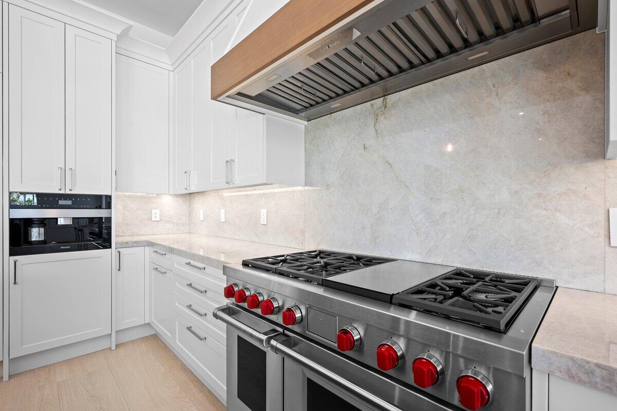 325 West Riverside Drive Jupiter, FL 33469 - Photo 13 of 49 LUX_4336