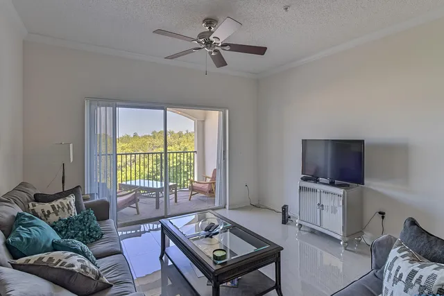 $2,700 | Undisclosed Address, Boynton Beach, FL 33435