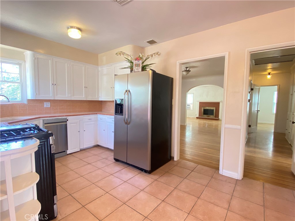 939 East Colton Avenue Redlands, CA 92374 - Photo 11 of 27