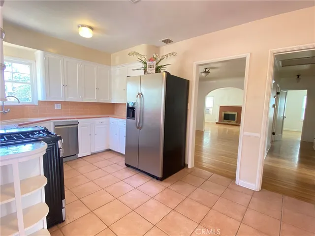 $2,700 | 939 East Colton Avenue, Redlands, CA 92374