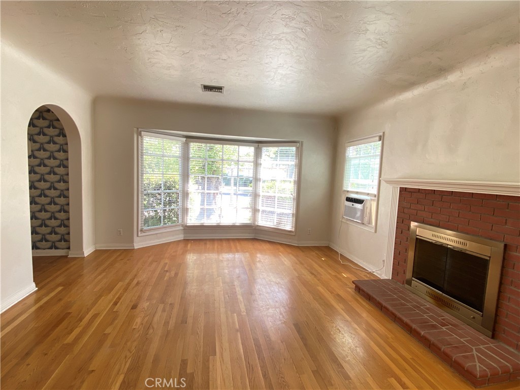 939 East Colton Avenue Redlands, CA 92374 - Photo 4 of 27