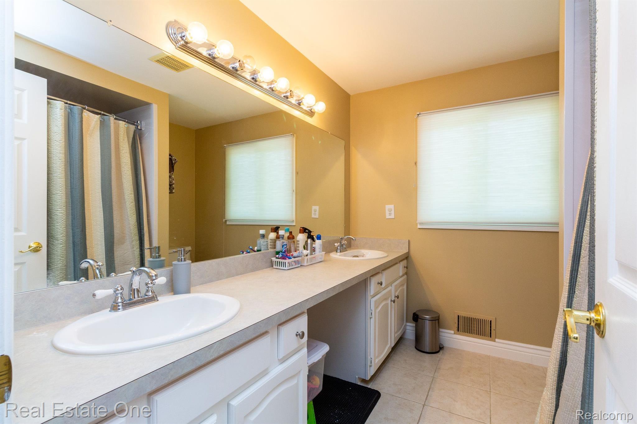 594 Shellbourne Drive Rochester, MI 48309 - Photo 34 of 59 Gallery Image 34