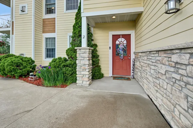 $249,500 | 755 Hickory Way, Unit 2, Lake City, MN 55041