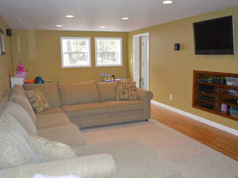 32 Western Promenade Paris, ME 04281 - Photo 27 of 35 Family Room.