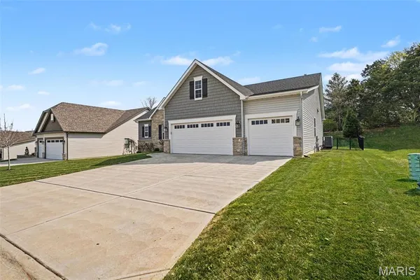 $675,000 | 1074 Bloomfield Drive, Eureka, MO 63025
