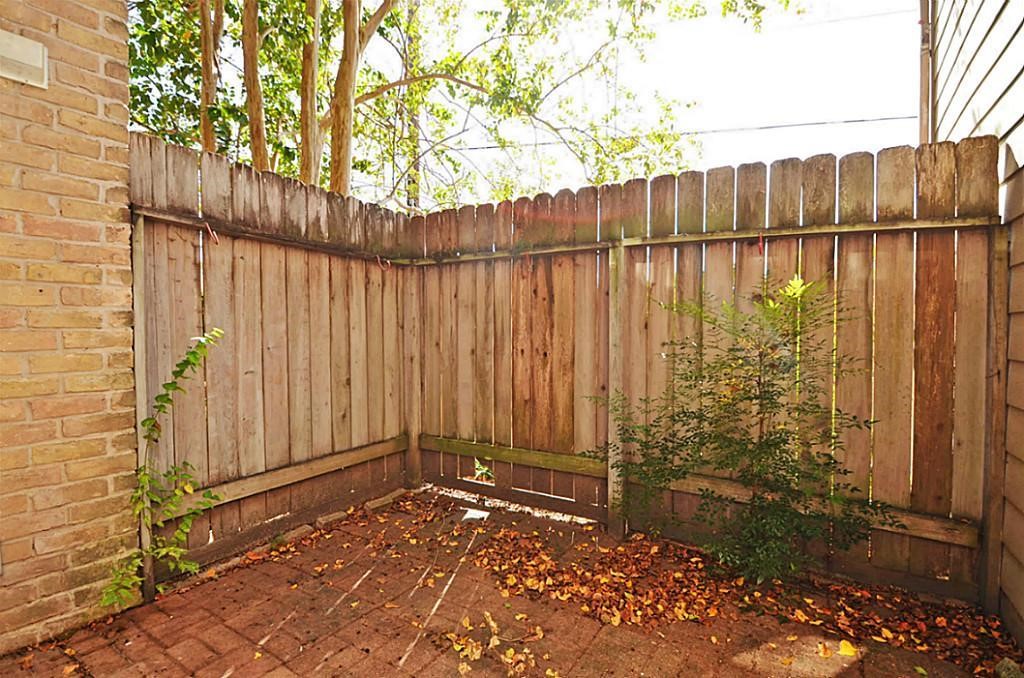 2100 Tanglewilde Street, Unit 351 Houston, TX 77063 - Photo 7 of 12 a view of a backyard with wooden fence