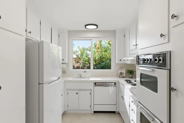 $2,095,000 | 255 East Oakwood Boulevard, Redwood City, CA 94061