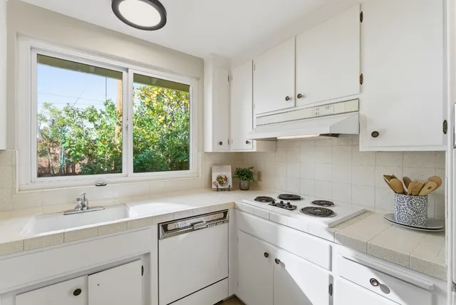 $2,095,000 | 255 East Oakwood Boulevard, Redwood City, CA 94061