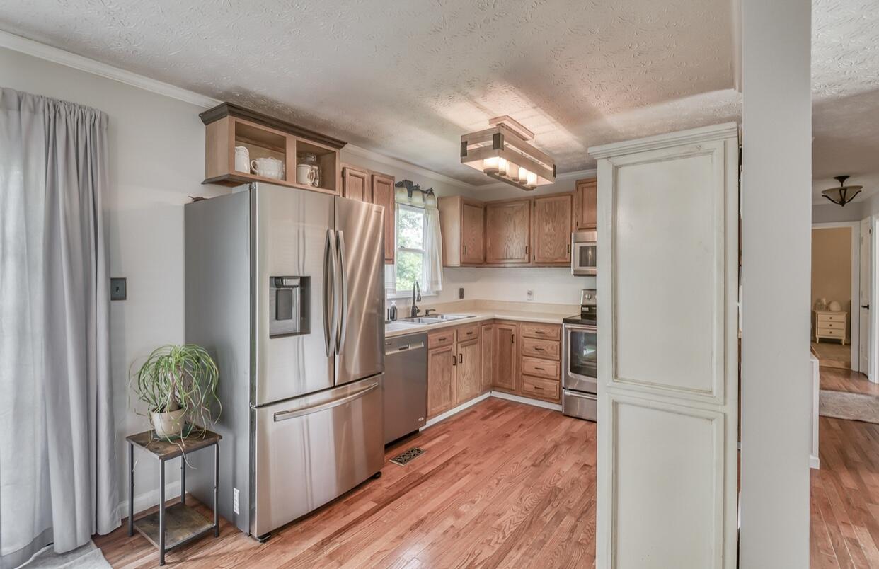 456 Merman Road Kingsport, TN 37663 - Photo 9 of 35 8FEAC976-AF0F-47CE-B454-B8B0C329961B