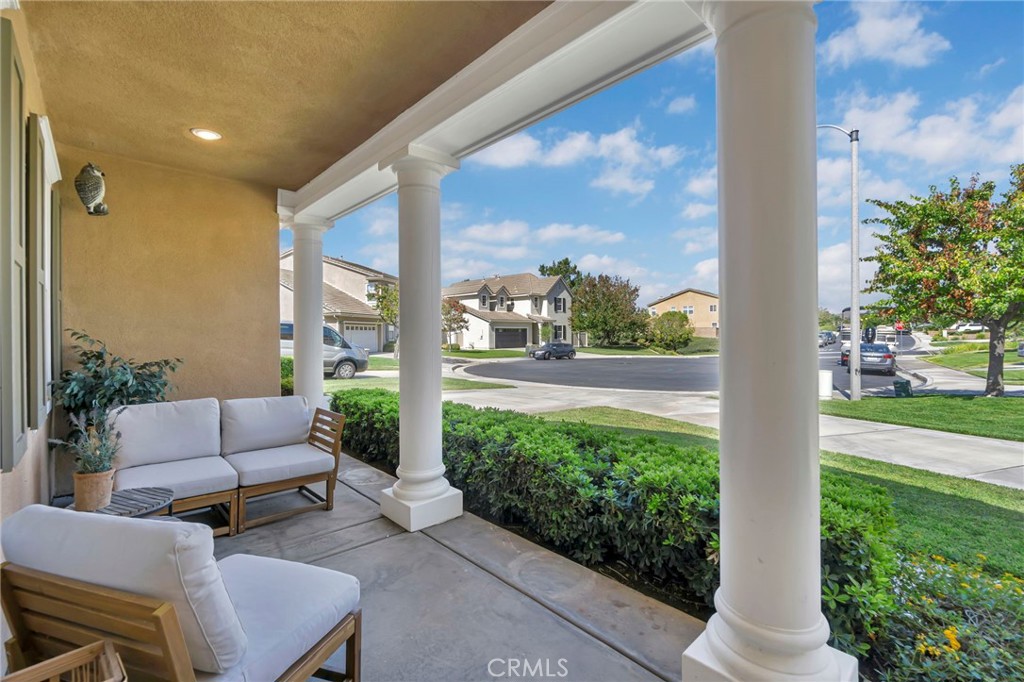 17089 Bluff Vista Court Riverside, CA 92503 - Photo 3 of 49