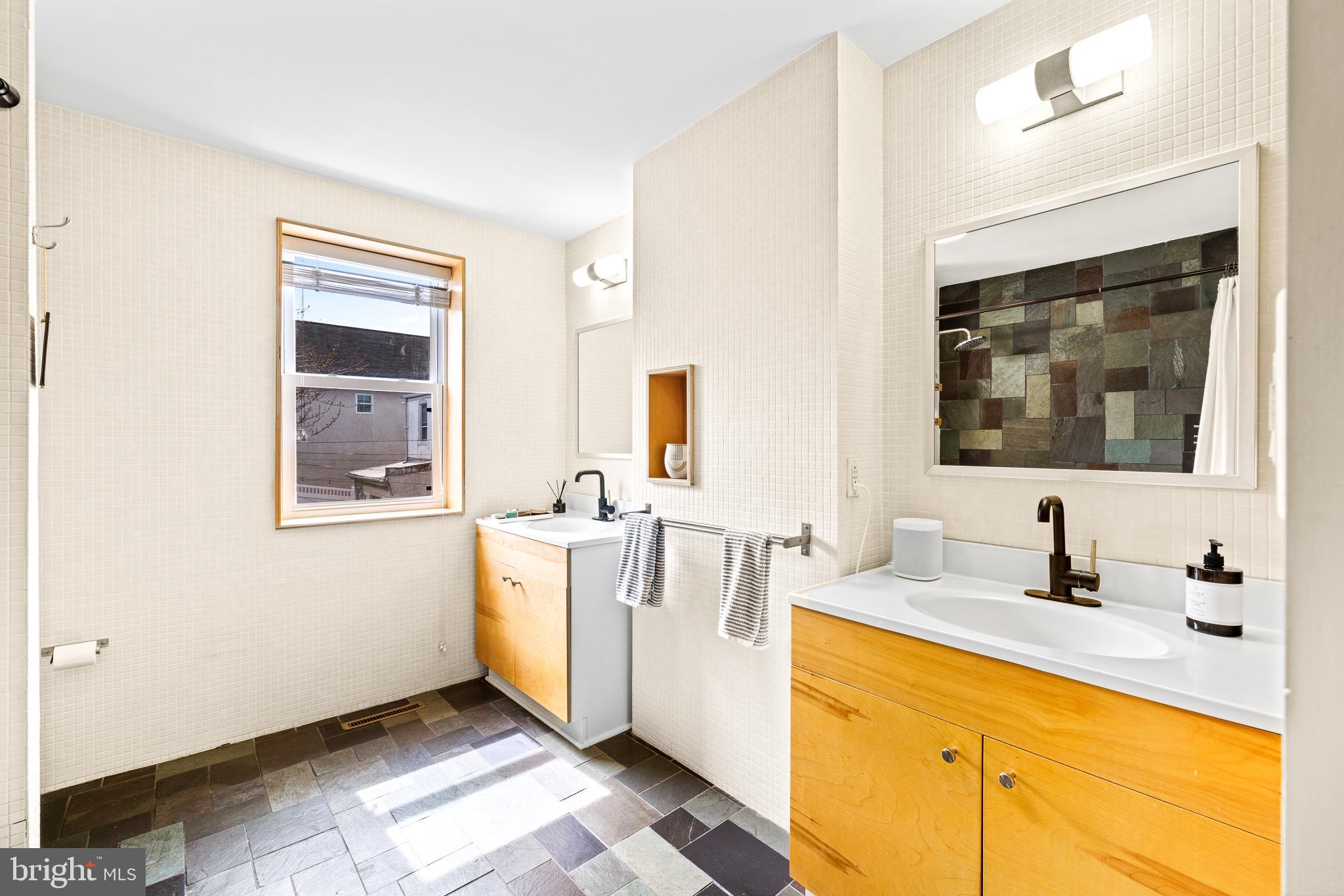 409 Ripka Street Philadelphia, PA 19128 - Photo 15 of 34 Full Bathroom