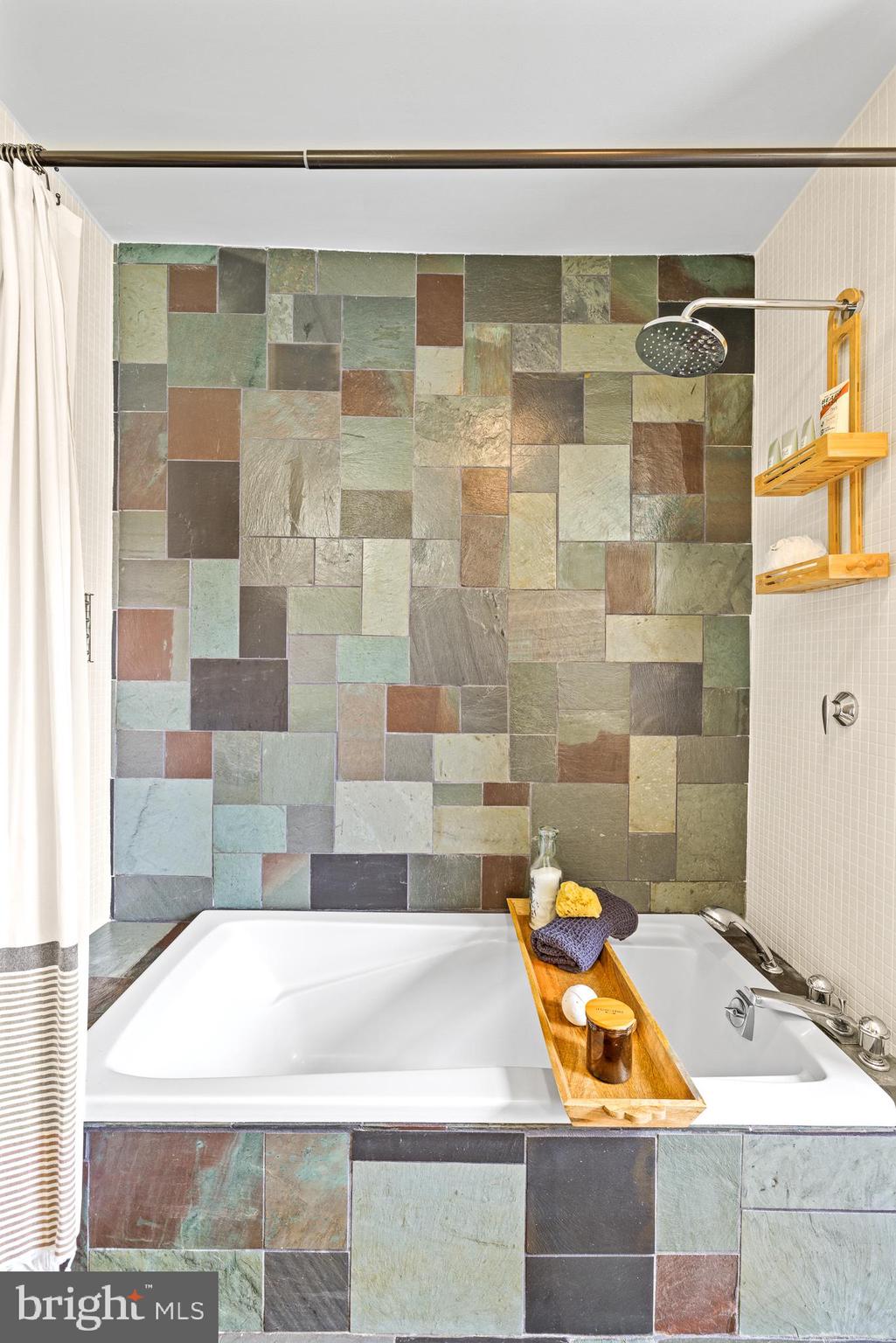 409 Ripka Street Philadelphia, PA 19128 - Photo 17 of 34 Shower/Tub