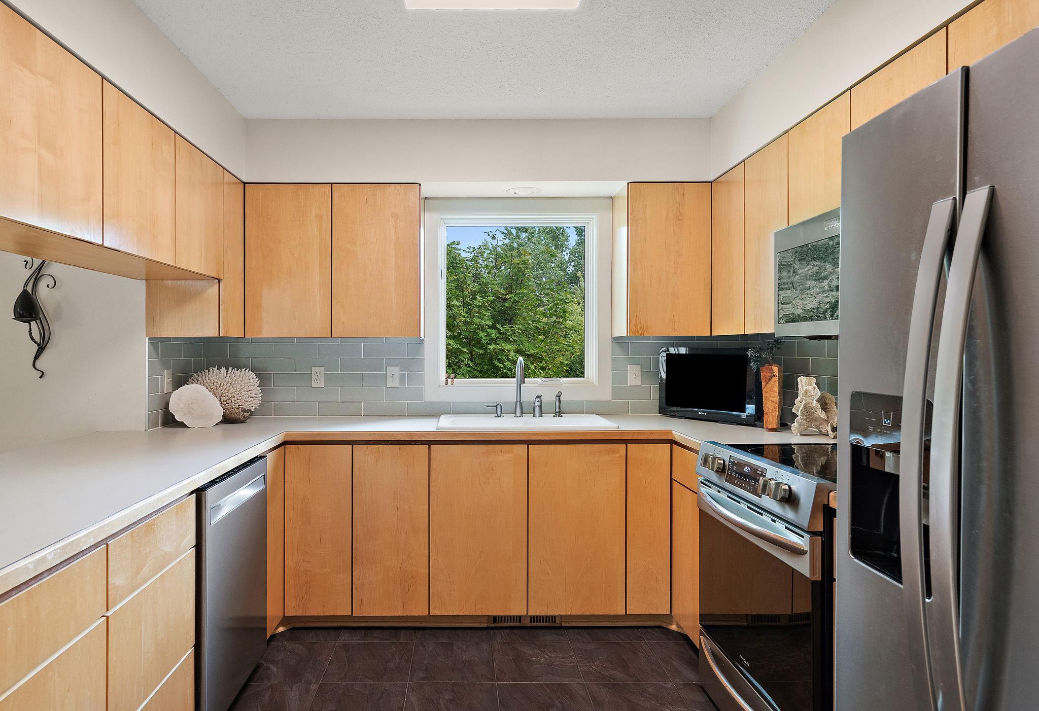 7303 Green Ridge Drive Eden Prairie, MN 55346 - Photo 13 of 52 Gallery Image 13