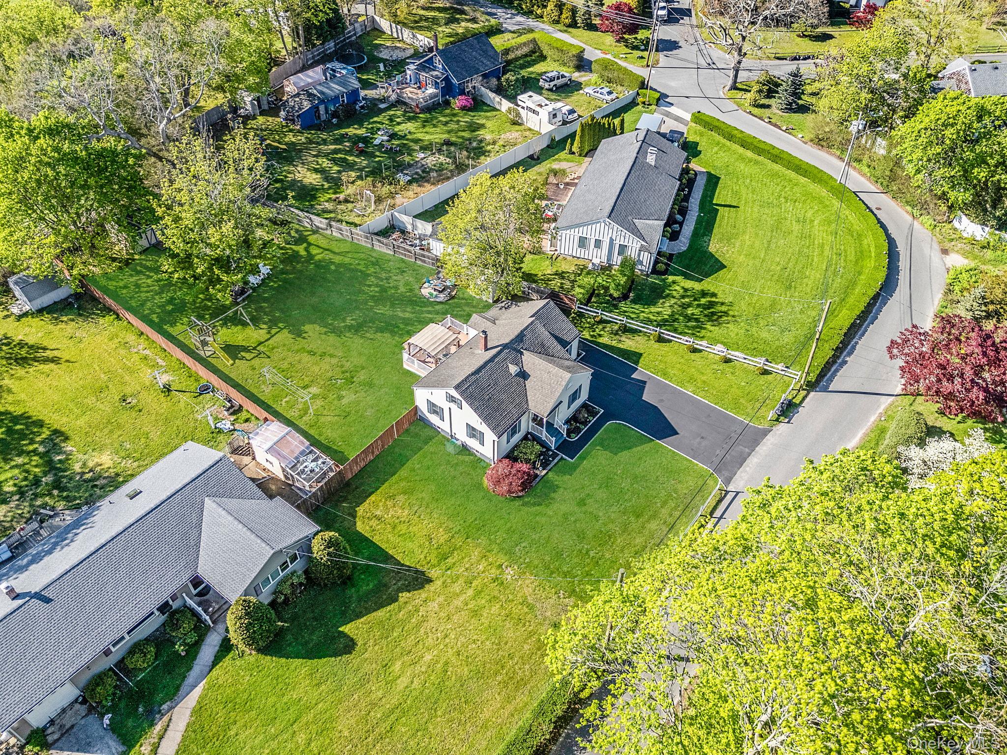66 Hedge Road East Patchogue, NY 11772 - Photo 7 of 32