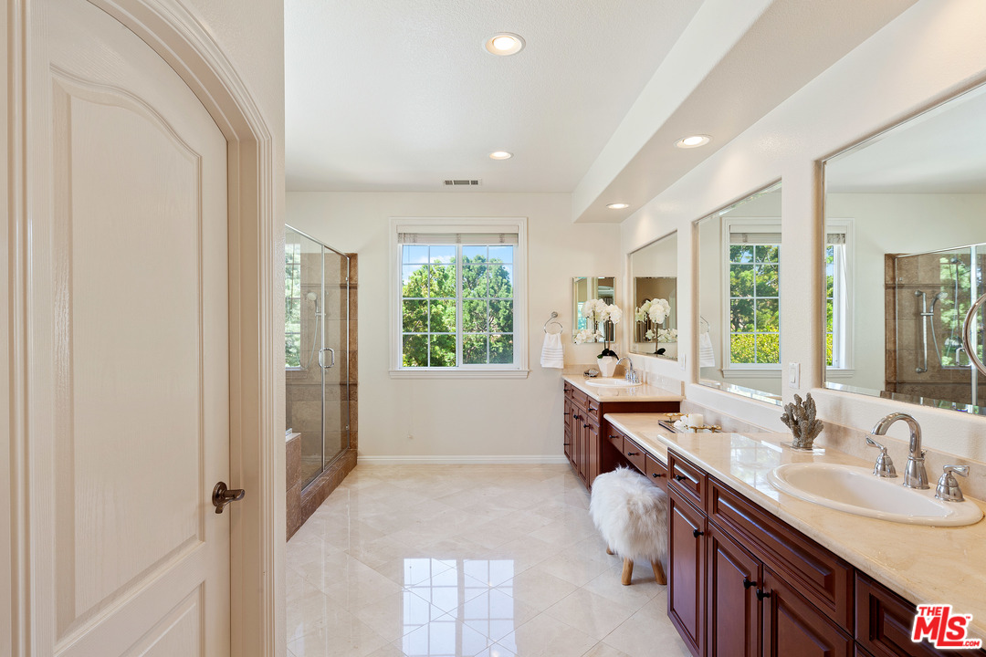 142 Treehouse Irvine, CA 92603 - Photo 27 of 36