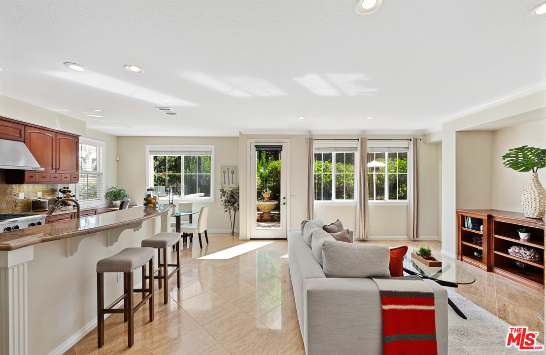 142 Treehouse Irvine, CA 92603 - Photo 5 of 36