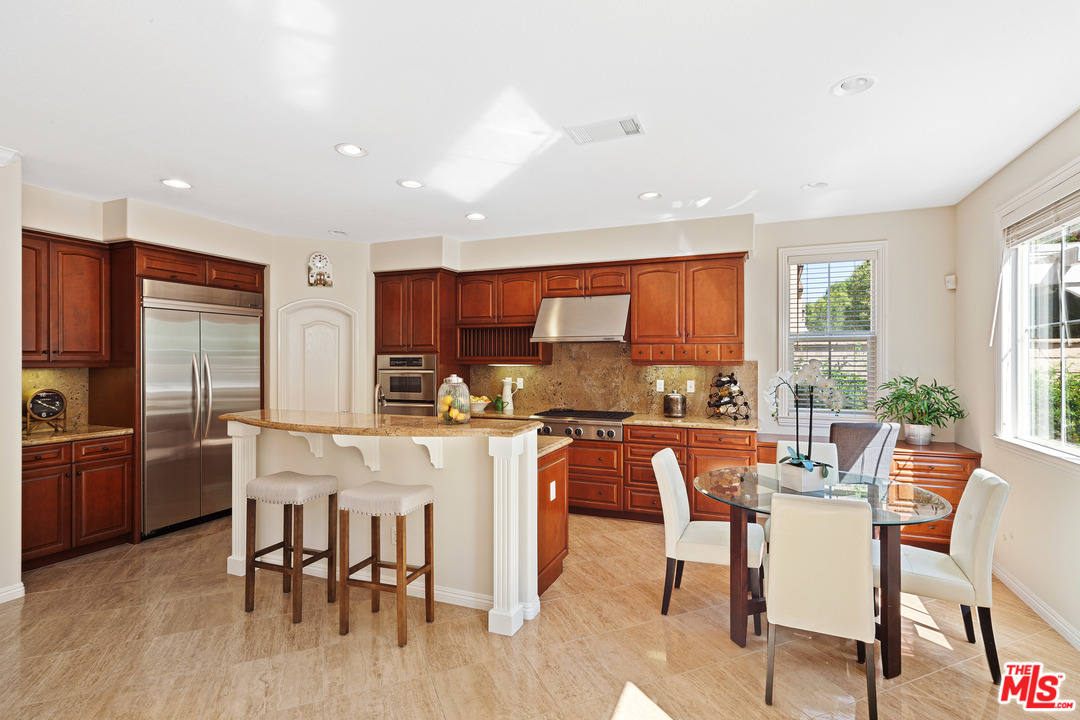 142 Treehouse Irvine, CA 92603 - Photo 7 of 36