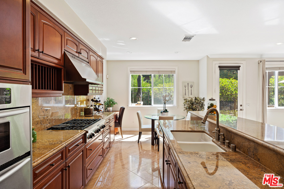 142 Treehouse Irvine, CA 92603 - Photo 8 of 36