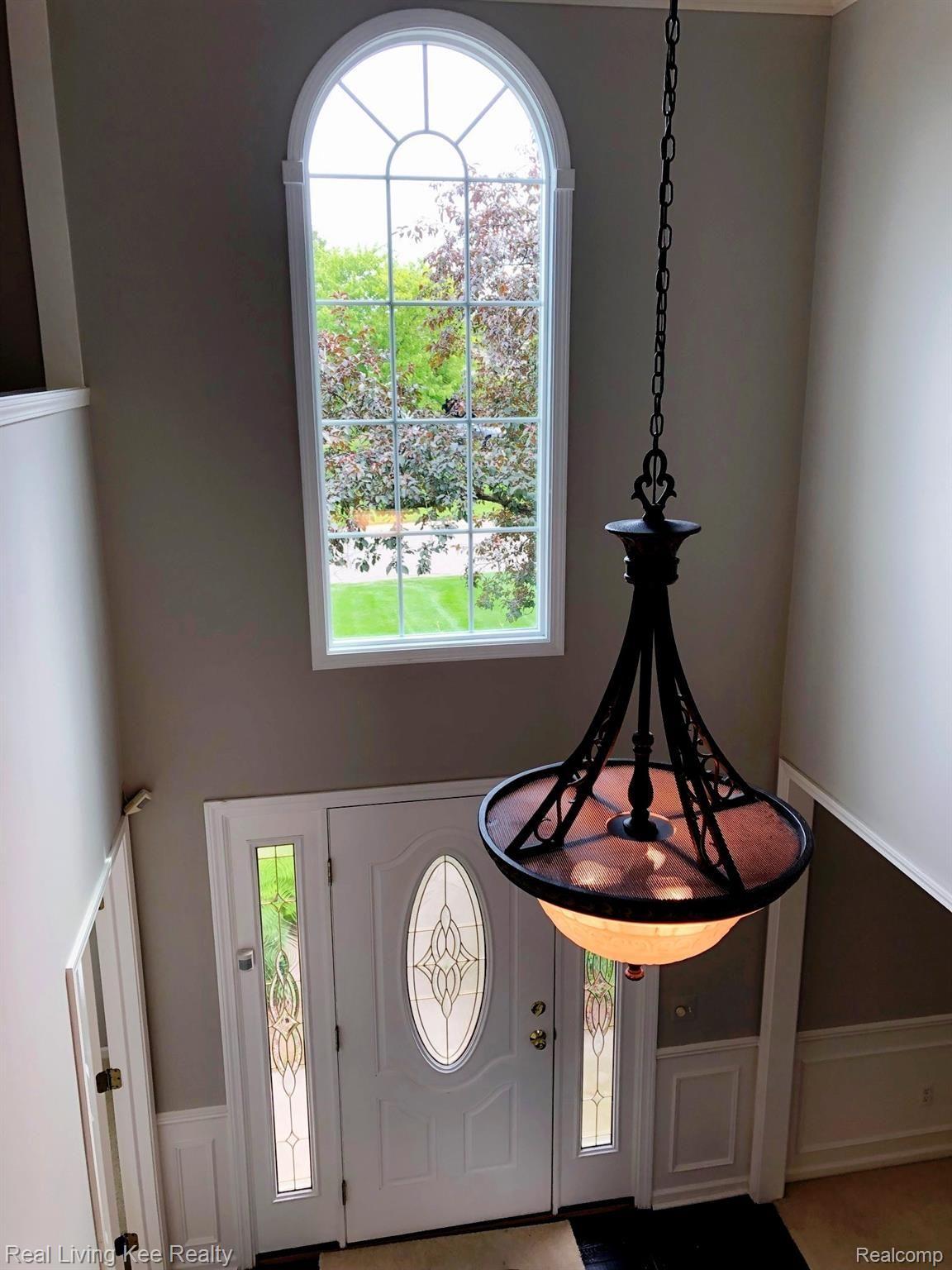 677 Augusta Drive Rochester, MI 48309 - Photo 21 of 38 Foyer from stairway