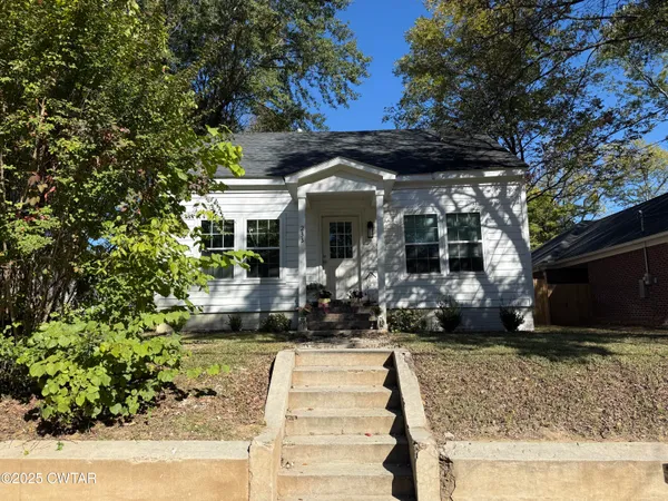 $1,945,000 | 122 Campbell Street, Jackson, TN 38301