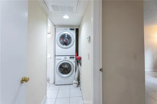 $449,900 | 2507 East 15th Street, Unit 118, Long Beach, CA 90804