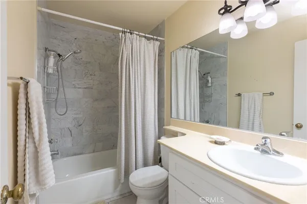 $449,900 | 2507 East 15th Street, Unit 118, Long Beach, CA 90804