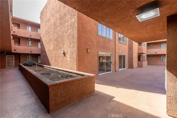 $449,900 | 2507 East 15th Street, Unit 118, Long Beach, CA 90804