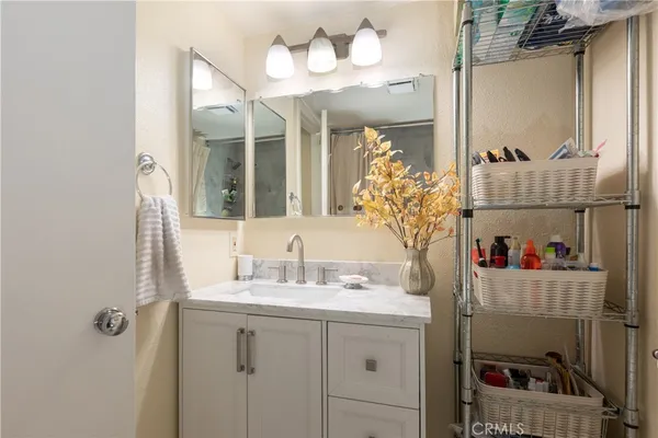 $449,900 | 2507 East 15th Street, Unit 118, Long Beach, CA 90804