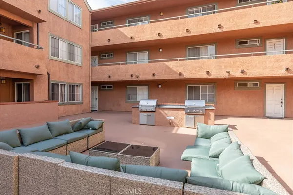 $449,900 | 2507 East 15th Street, Unit 118, Long Beach, CA 90804