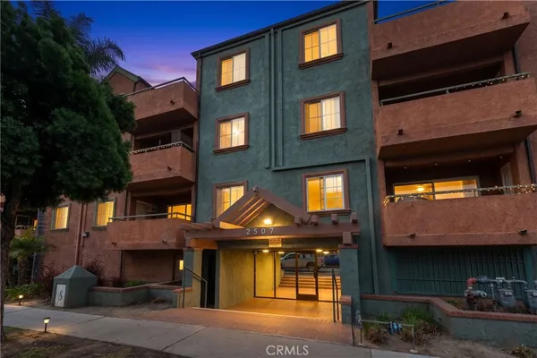 $449,900 | 2507 East 15th Street, Unit 118, Long Beach, CA 90804